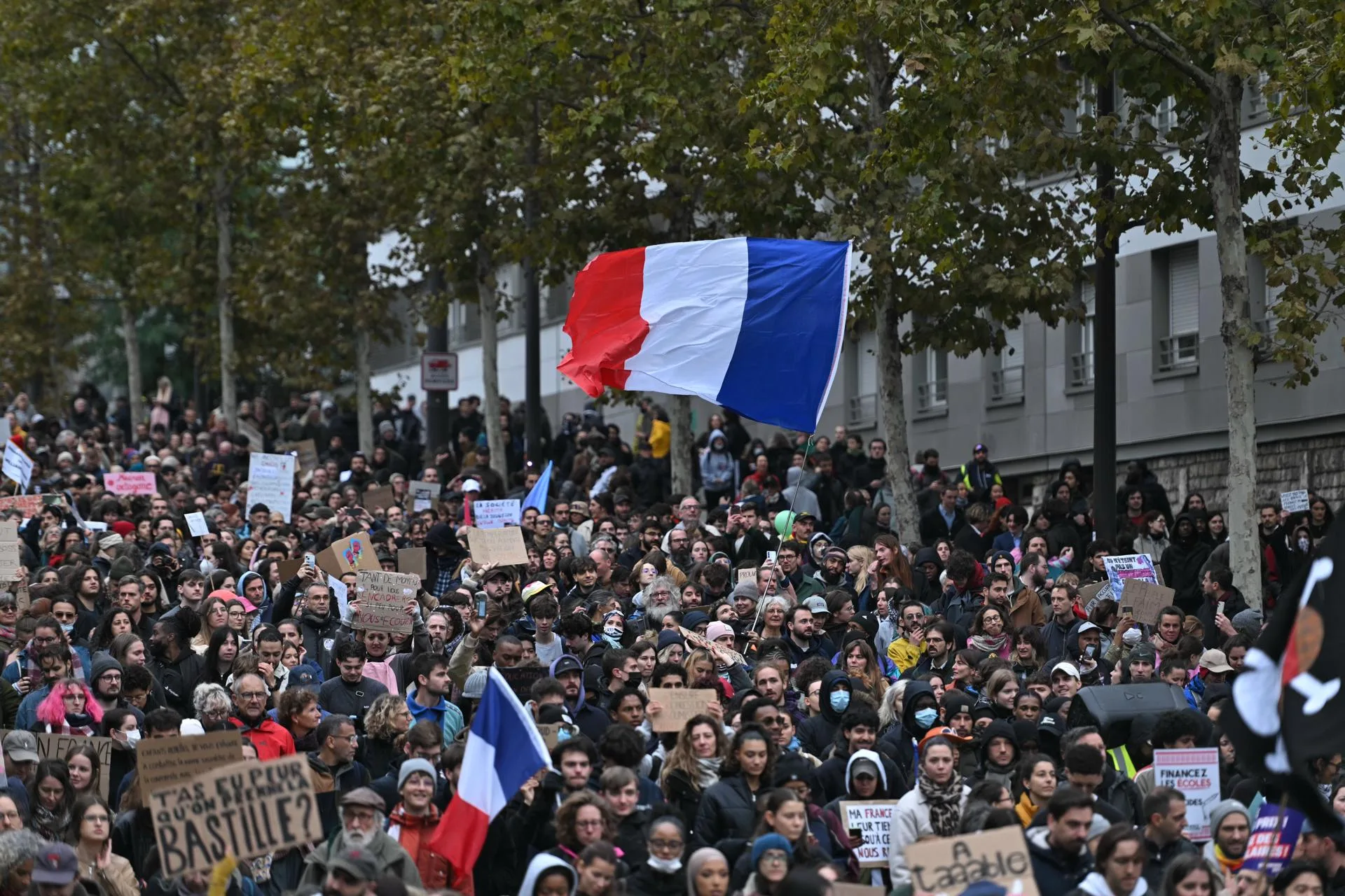 Disturbios en varias ciudades francesas al término de las manifestaciones
