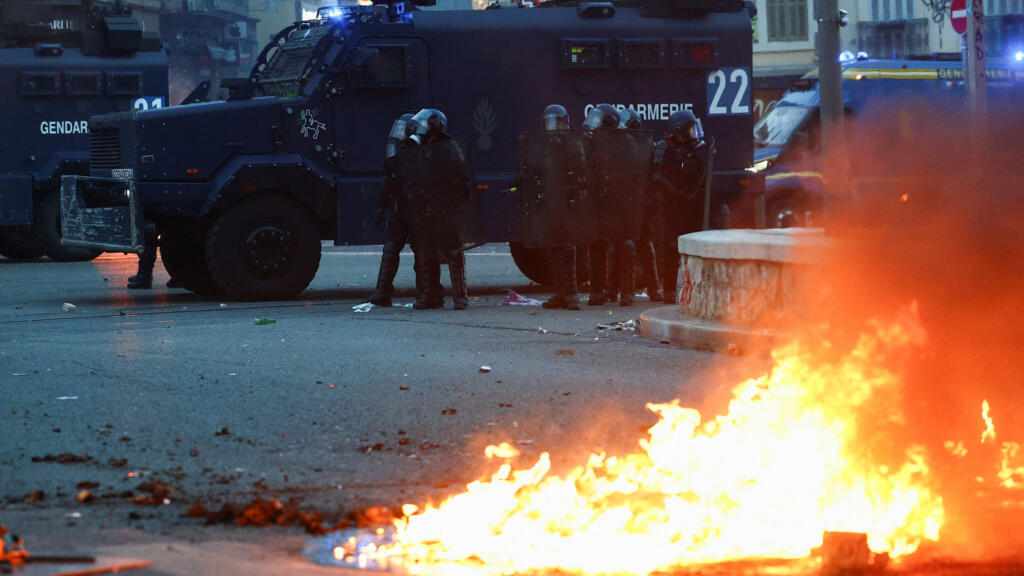 Francia eleva a 1,314 los detenidos tras las protestas del sábado; convocan nuevas movilizaciones