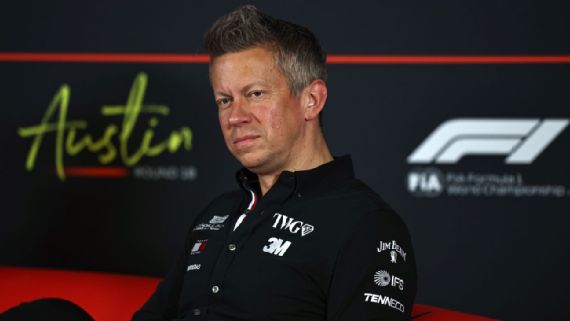Checo Pérez mantiene el hambre de competir y está lejos del retiro, asegura jefe de Cadillac
