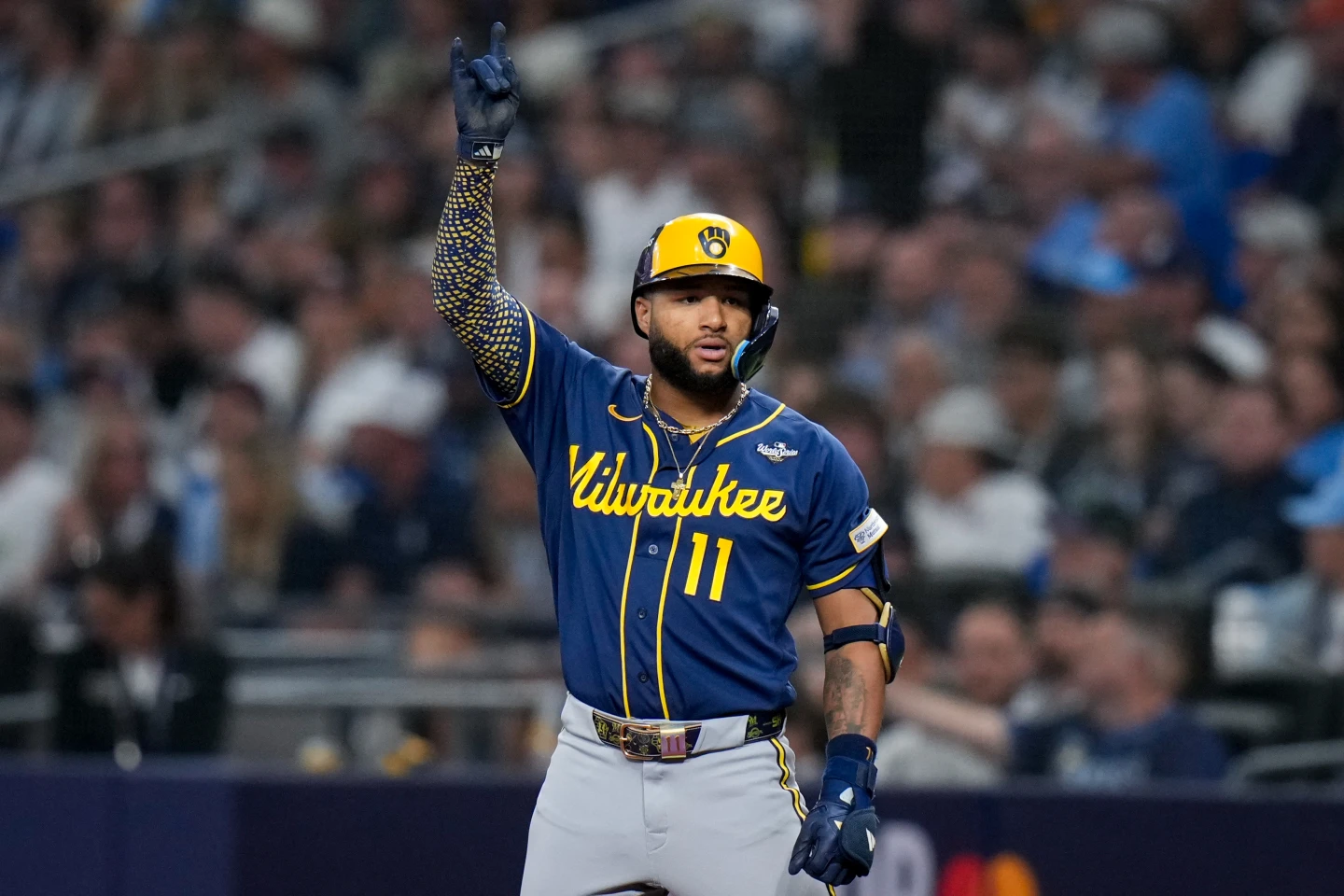 Cerveceros aplastan 10-1 a Rays para quedar a un triunfo de su primer título de Serie Mundial