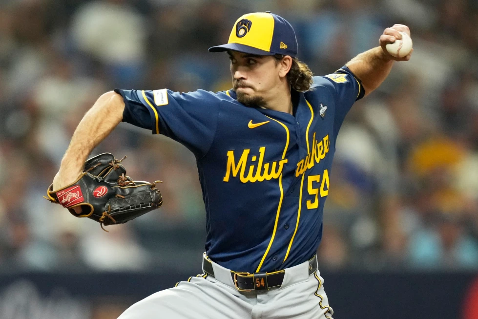 Gasser lanza joya con Cerveceros en la Serie Mundial que no se había dado desde Koufax en 1965