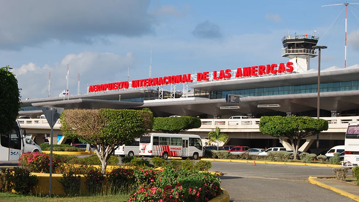 Dictan tres meses de prisión preventiva a hombre detenido en el AILA con US$399,777 sin declarar