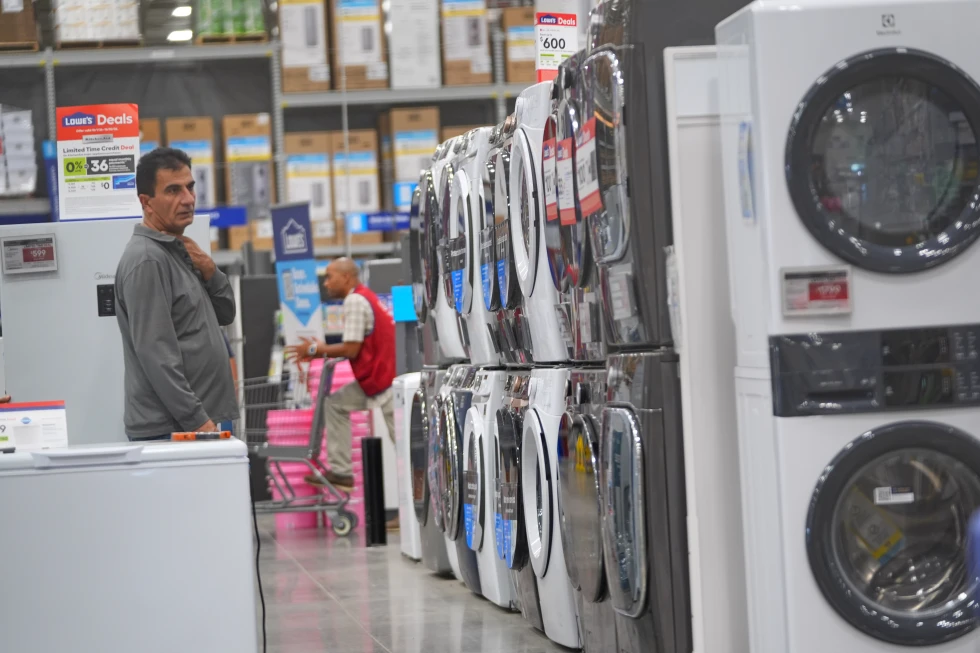 Economía de EEUU crece 3.4%, pero inflación sube a 3.6% a días de las elecciones