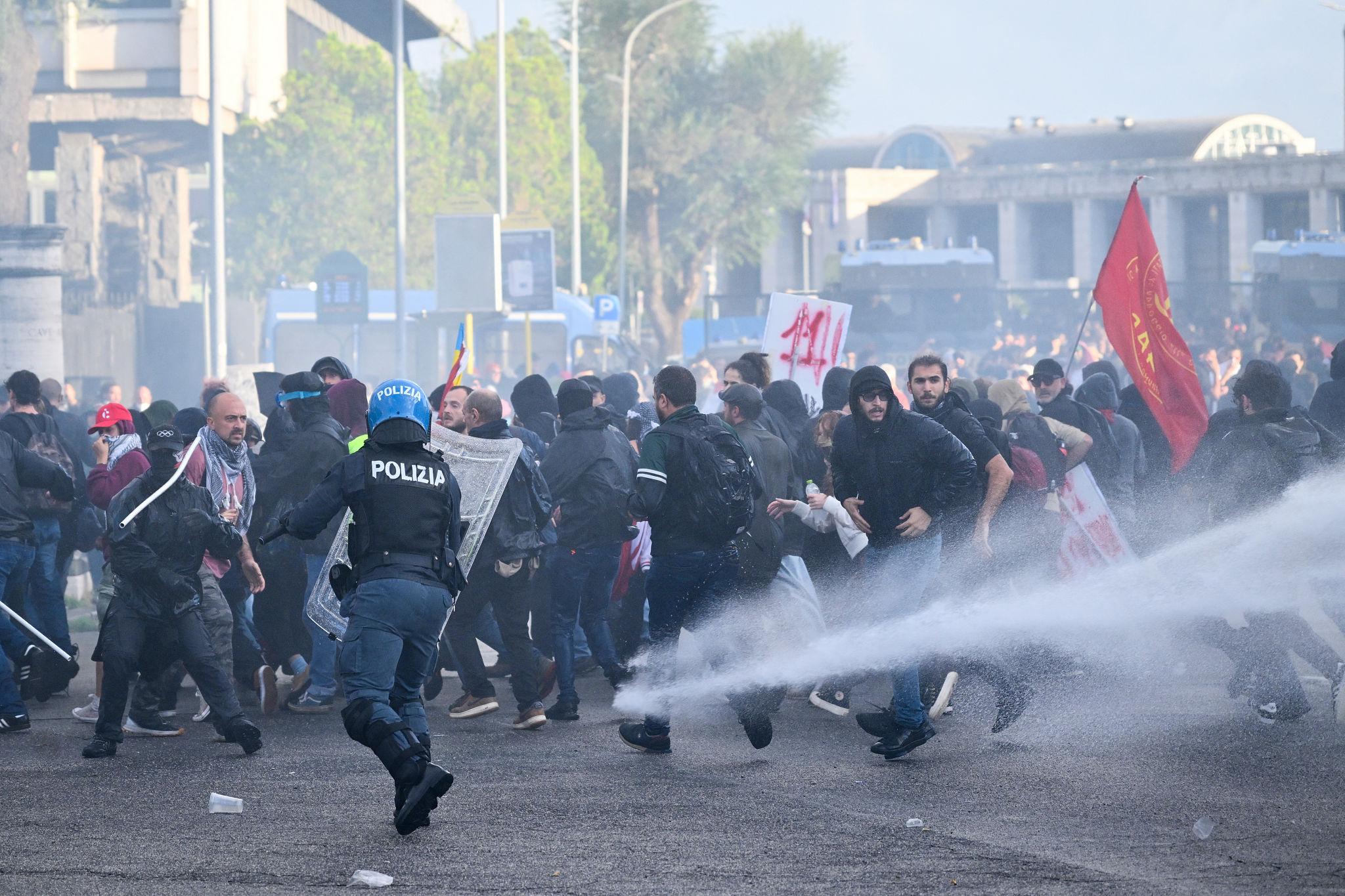 Protestas por el costo de vida sacuden Italia; disturbios documentados en Dublín responden al rechazo a la inmigración