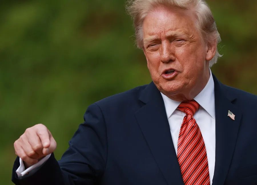 Trump denuncia una «conspiración» contra la IA: «El único control que necesita la IA es un presidente fuerte e inteligente y EEUU lo tiene»