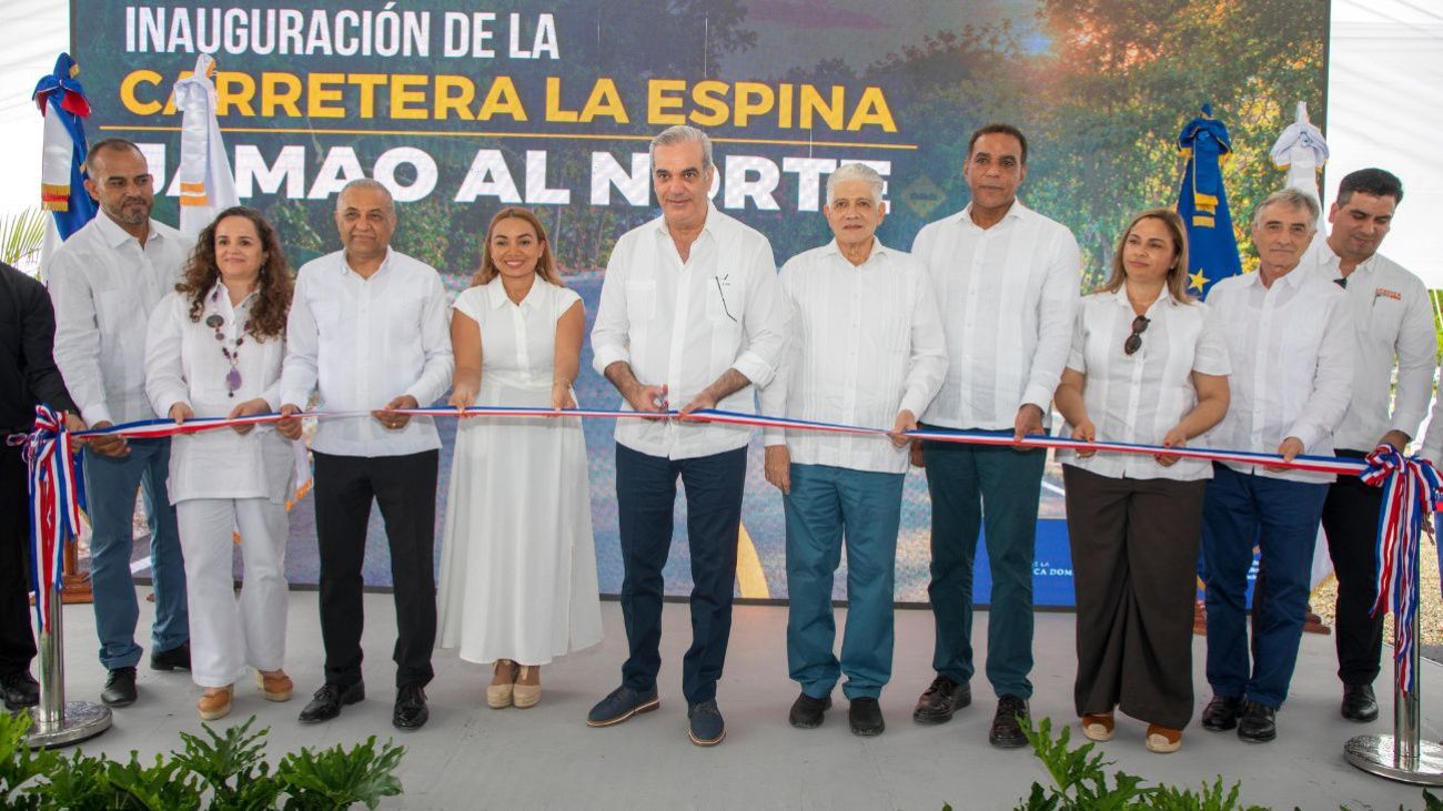 Abinader inaugura carretera Las Espinas, reclamada durante 36 años en Jamao al Norte