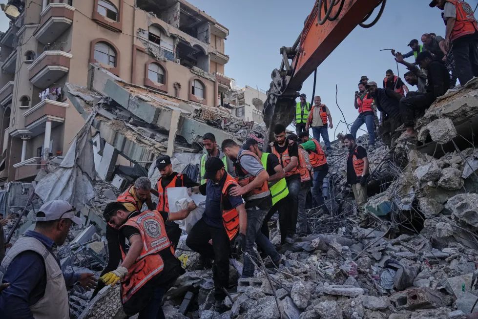 Derrumbe de edificio deja 19 muertos en Gaza y expone las precarias condiciones de vida durante la tregua