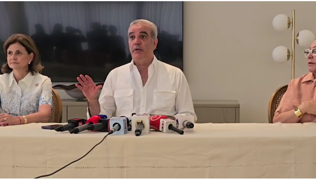 Abinader defiende libre comercio con Estados Unidos y aborda situación haitiana