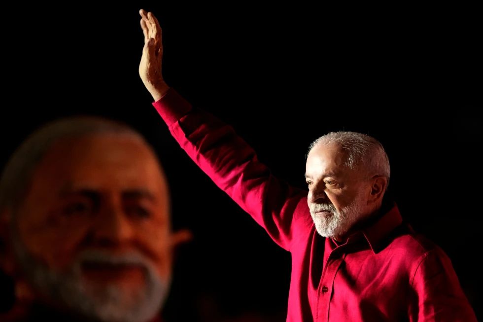 Lula eleva 15% la ayuda de Bolsa Família a pocas semanas de las elecciones presidenciales en Brasil