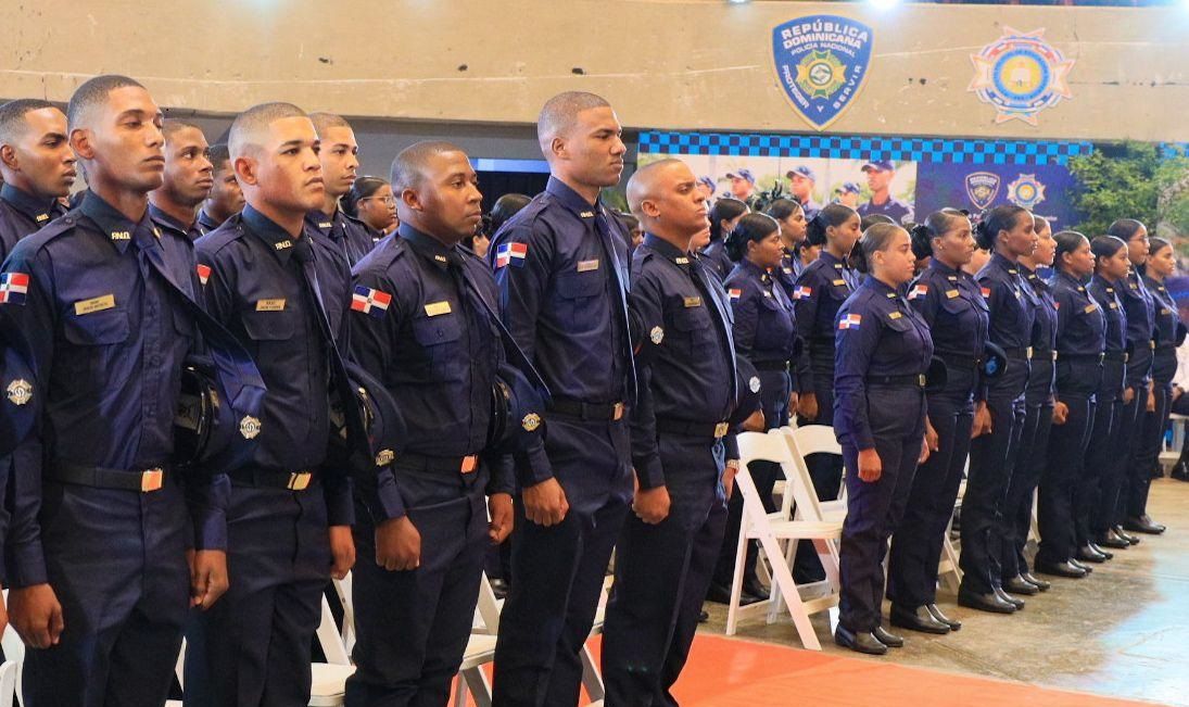 Más de 12,000 agentes se gradúan bajo el nuevo modelo educativo de la Policía Nacional