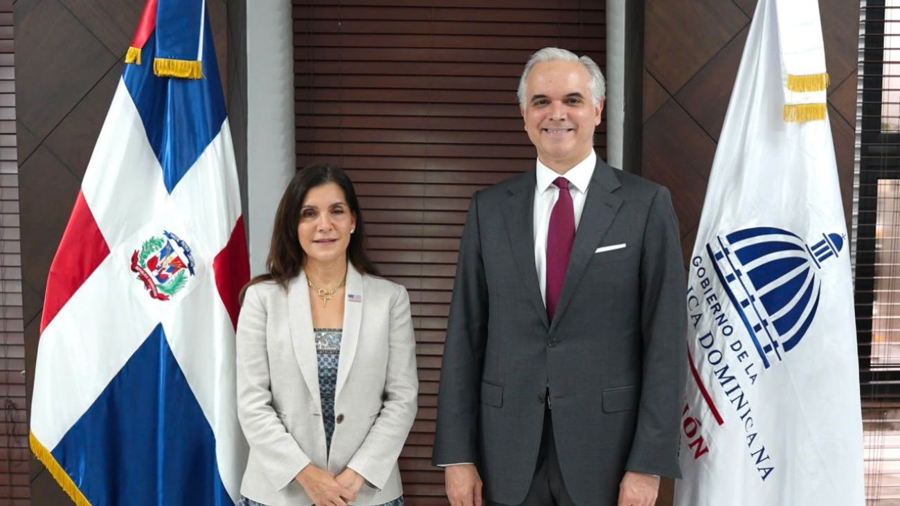 De Camps y embajadora de Estados Unidos analizan cooperación en bilingüismo y tecnología educativa