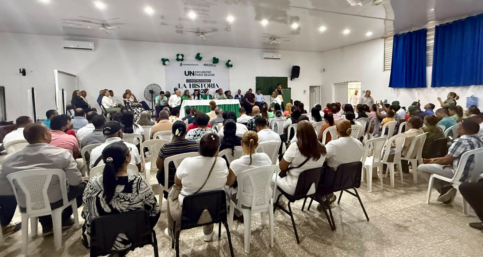 Josefina Pimentel encabeza asamblea en San Francisco de Macorís y juramenta maestros en la Fuerza del Pueblo
