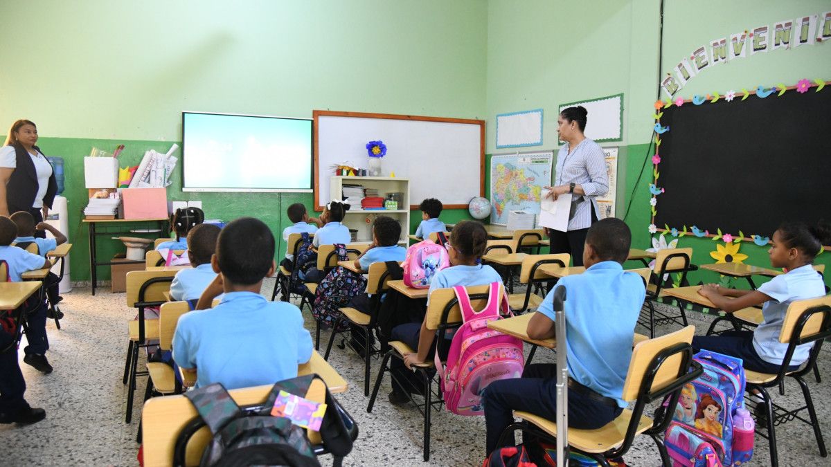 CREES advierte que mayor gasto educativo no garantiza mejores resultados: RD invierte más que varios países y sigue rezagada en PISA