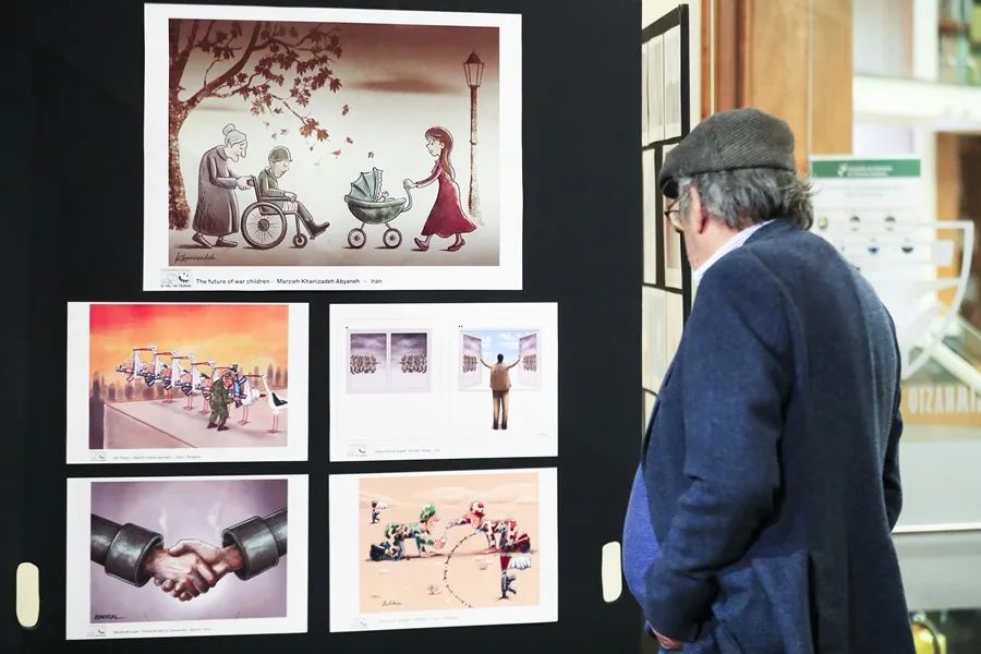 Caricaturas de todo el mundo retratan “La paz sin palabras” en una exposición de Bogotá