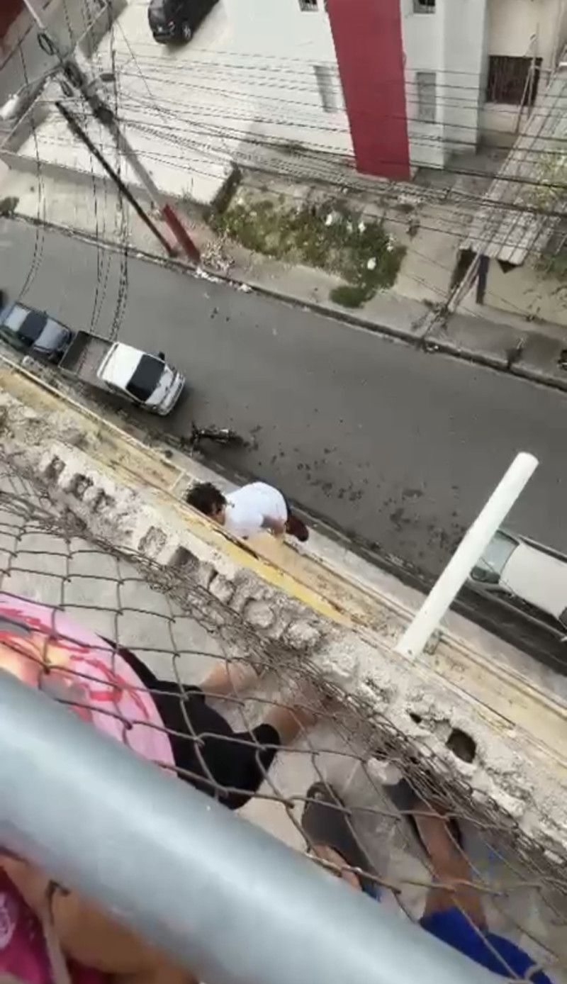 Estudiante permanece hospitalizada tras caer de un cuarto nivel en Santiago Oeste