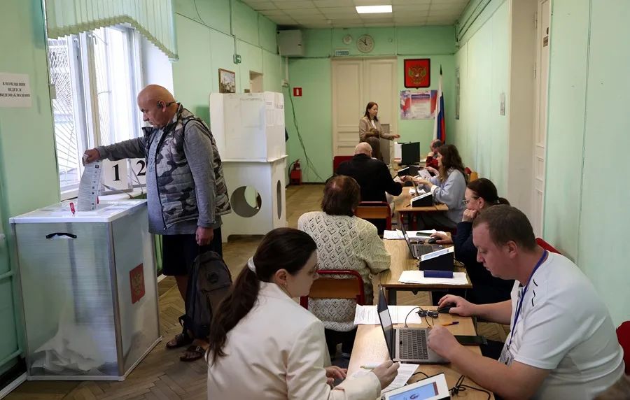 El partido del Kremlin gana las elecciones con el 57,5 % de votos, según los primeros resultados