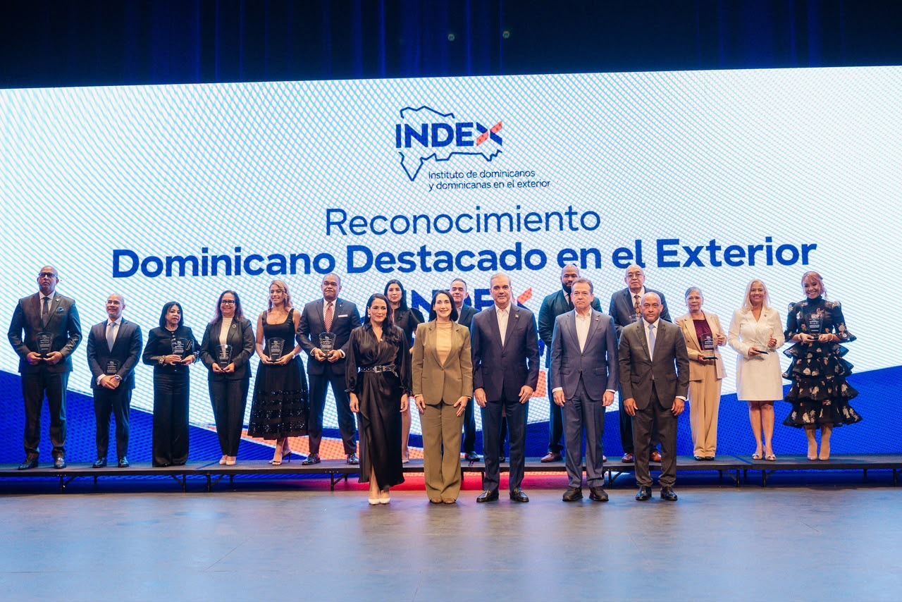 Abinader encabeza reconocimiento a 14 dominicanos destacados en Estados Unidos