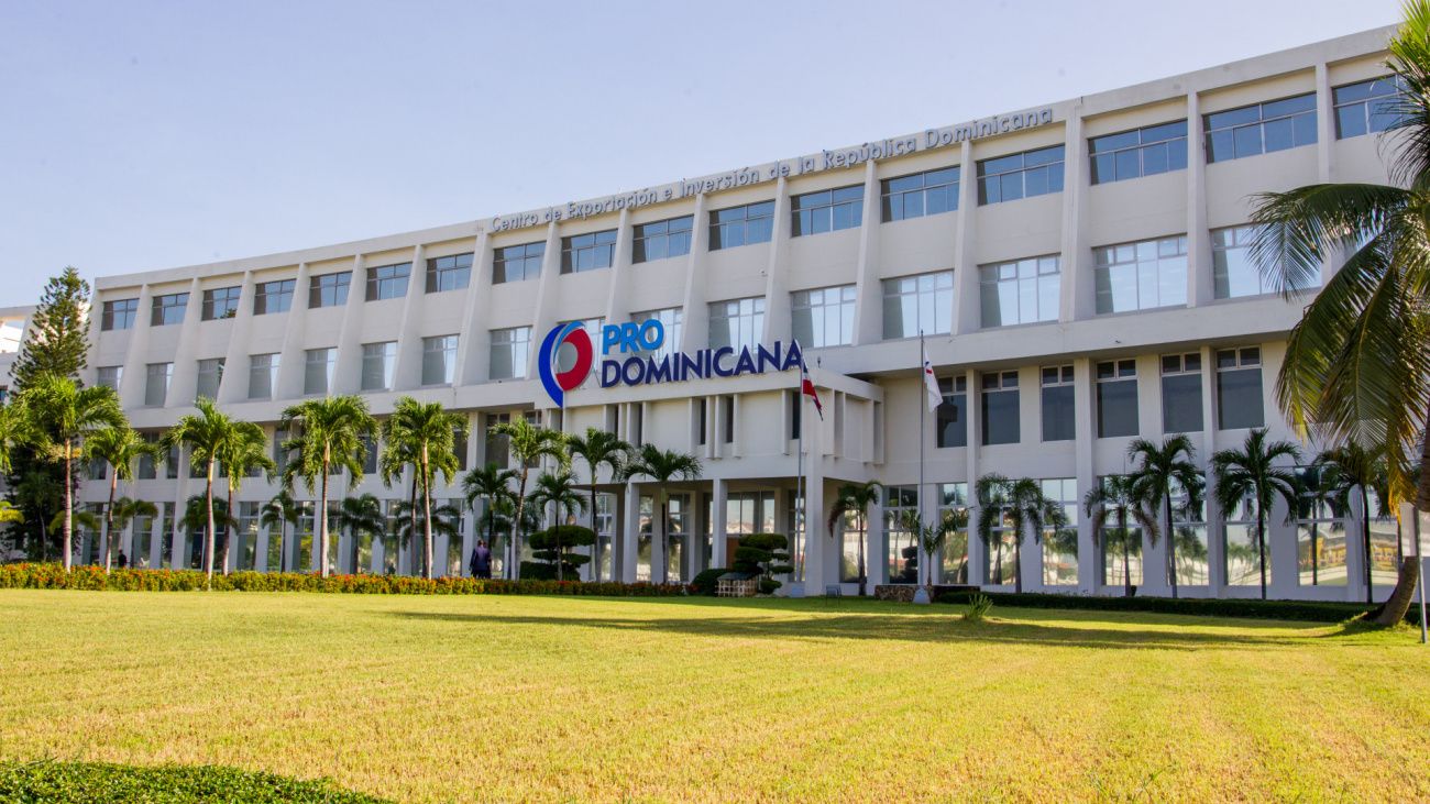 ProDominicana recibe premio internacional por su contribución al crecimiento económico sostenible del Caribe