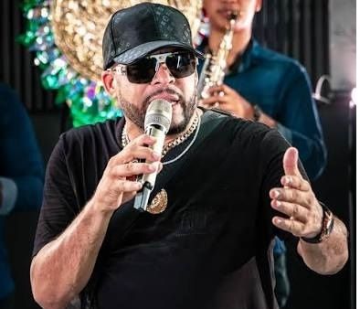 Policía busca a dos hombres por ataque que dejó muerta a esposa de Julián Oro Duro y al artista gravemente herido